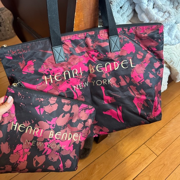 henri bendel Handbags - Henri Bendel Tote & Pouch
